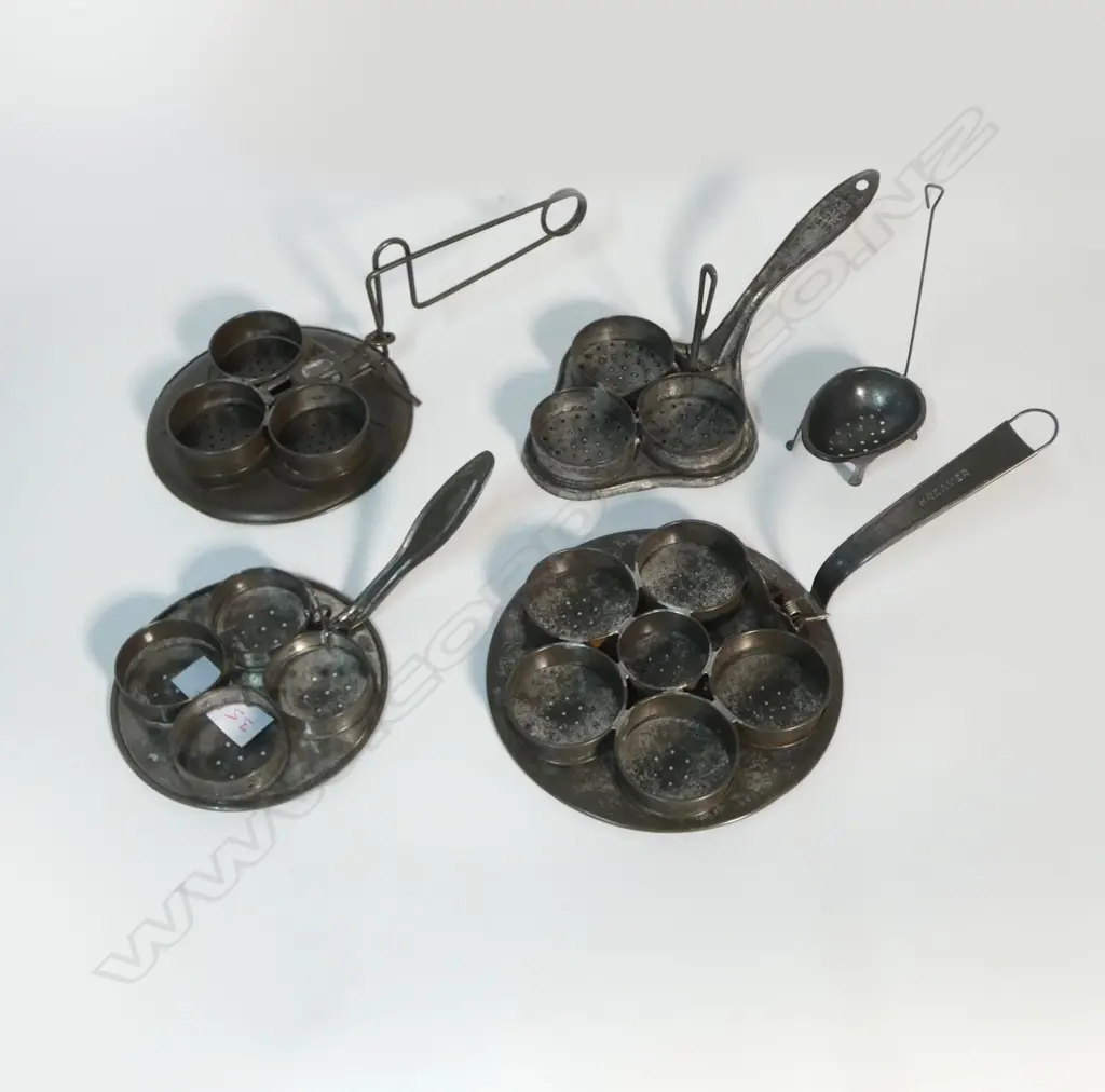 2078 2163/3585/2147 2301 COLLECTION OF 5 VINTAGE TIN EGG POACHERS DIA 200MM LARGEST Image 1++
