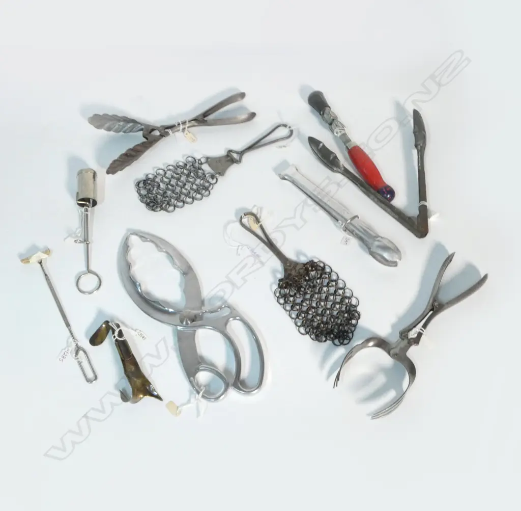 ASST VINTAGE KITCHENALIA; 5 FOOD GRABERS & 2 POT SCRAPERS & 4 OTHERS (11) LARGEST 280mm Image 1++
