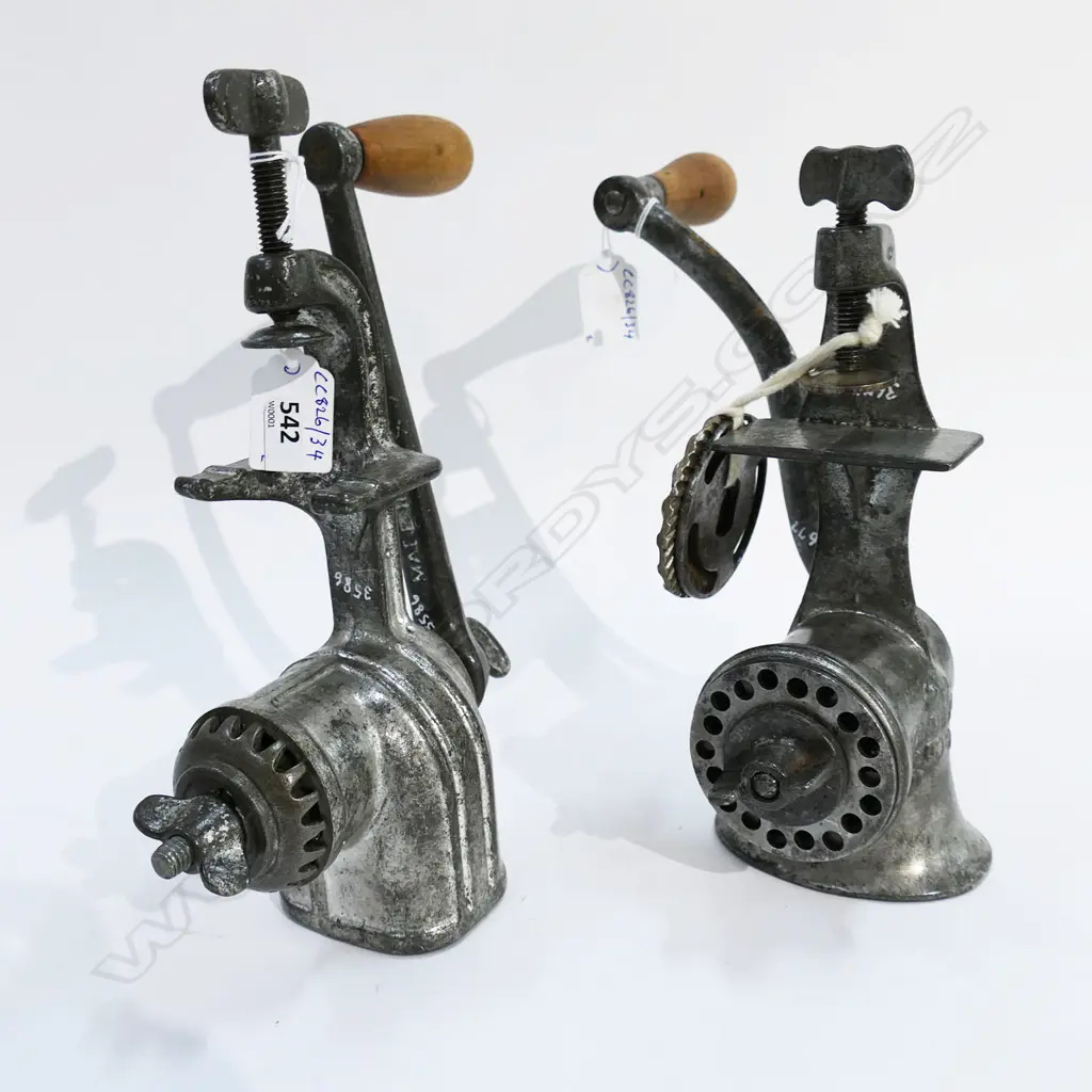 3586/3677 2 VINTAGE CAST METAL BENCH MINCERS L230MM Image 1++