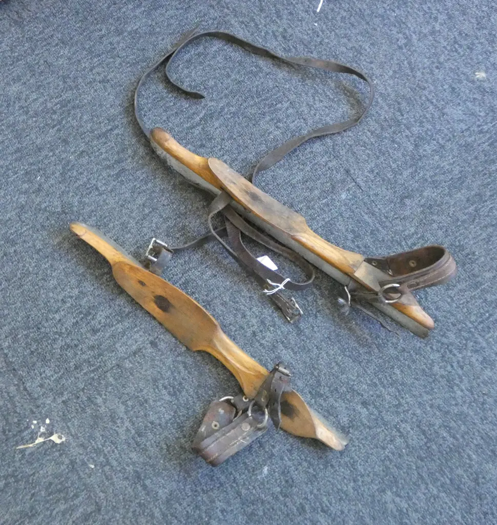 PR OLD WOOD STEEL & LEATHER ICE SKATES Image 1++