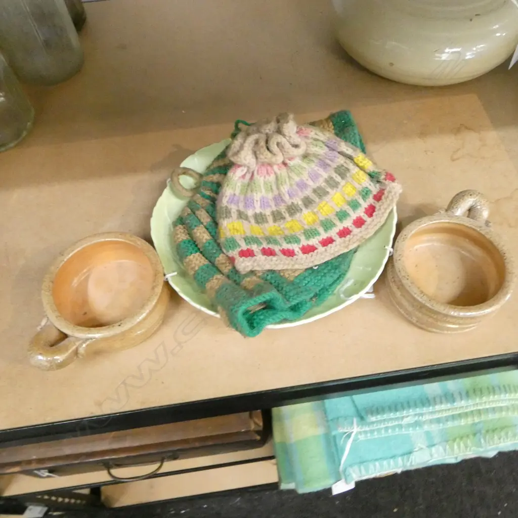 2 VINTAGE TEA COSIES /CARLTONWARE PLATE ETC  Image 1++