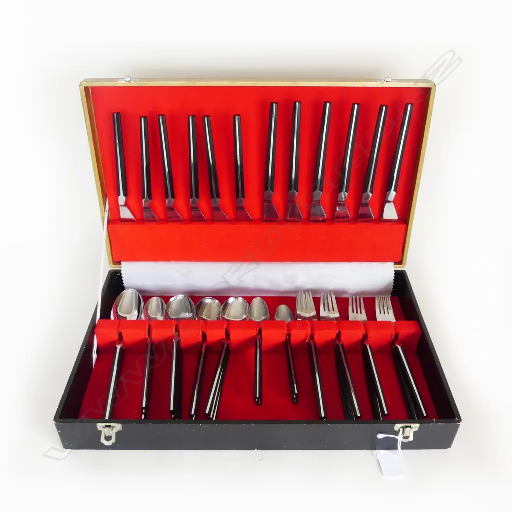 RETRO STAINLESS STEEL CUTLERY CANTEEN in box 6 place setting 44pce Image 1++