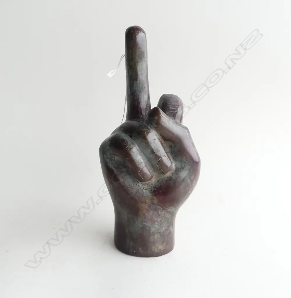 BRONZE HAND PULLING THE FINGER H.230mm Image 1++