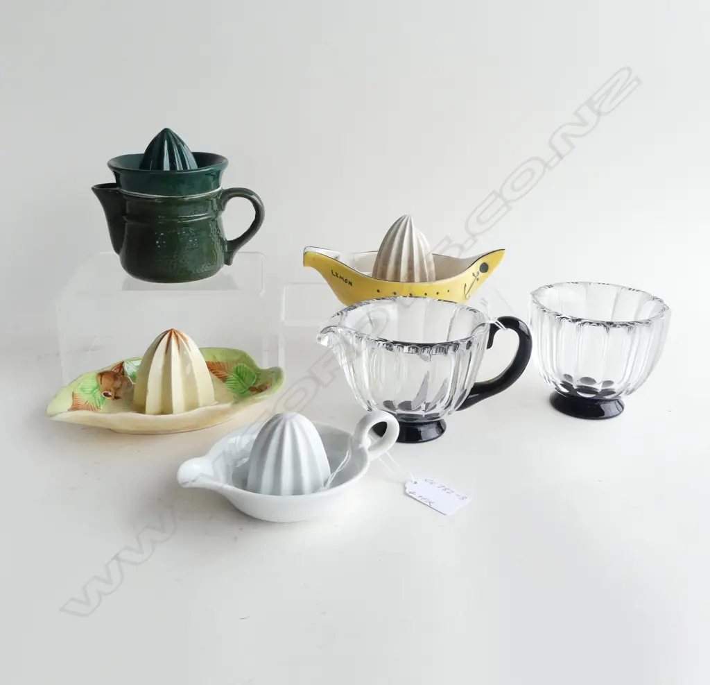 SANDINAVIAN HEAVY GLASS MILK/SUGAR w BLK TRIM, SIGNED 'OF' & NUMBER TO BASE, H.75mm & 4 RETRO LEMON JUICERS Image 1++