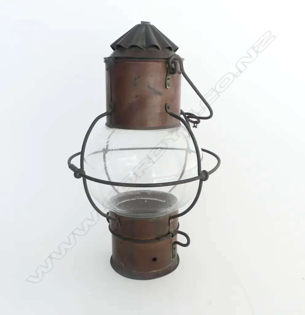 VINTAGE BRASS & COPPER SHIP'S OIL LANTERN Image 1++
