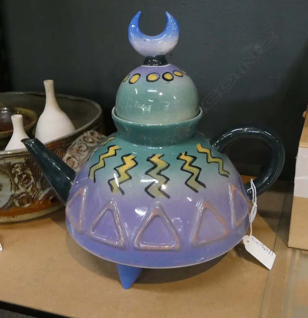 BRENDAN ADAMS TEAPOT H.220mm Image 1++