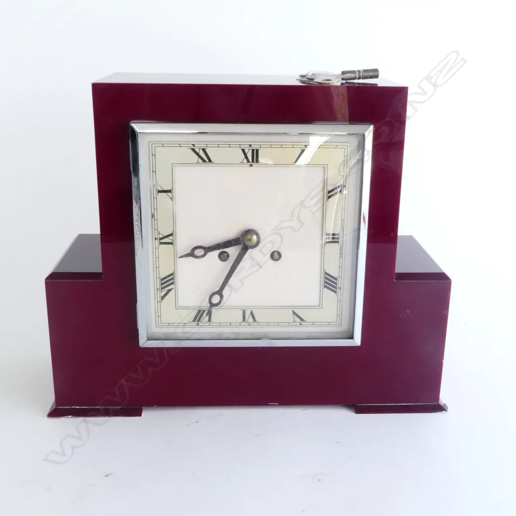 1930's RED BAKELITE ART DECO CLOCK Image 1++