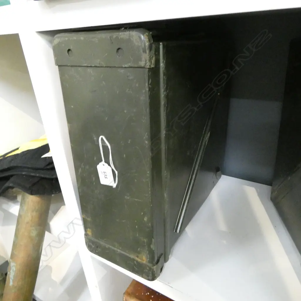 VINTAGE MILITARY GREEN PAINTED LGE AMMUNITIONS BOX rubber sealed 2 handled lid 370 x 145 x 350mm Image 1++
