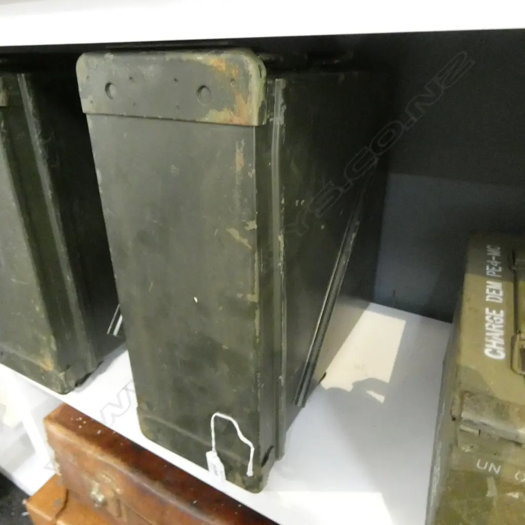 VINTAGE MILITARY GREEN PAINTED LGE AMMUNITIONS BOX rubber sealed 2 handled lid 370 x 145 x 350mm Image 1++