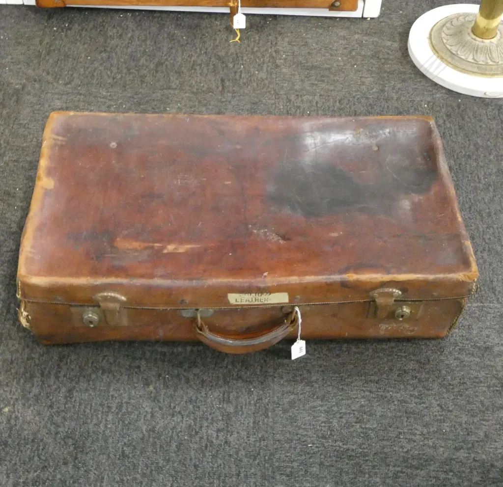 PIG SKIN SUITCASE W.705mm + ASST. TARTAN SCARVES Image 1++