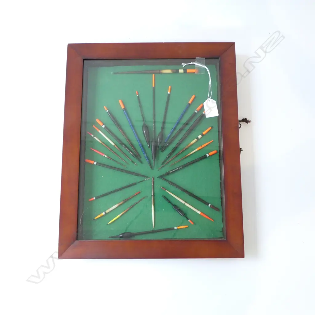 VINTAGE CASED COLLECTION OF 25 FRESH WATER FISHING FLOATS H430 L330MM Image 1++