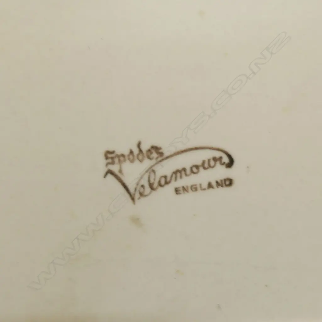 LG WHITE CROWN LYNN SWAN H.230mm FAULTS + SPODE VASE W.310mm Image 1++