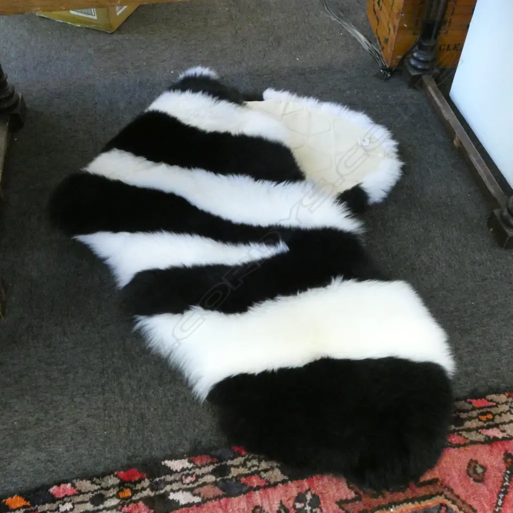 BLACK & WHITE DYED SHEEPSKIN 1900x650mm Image 1++