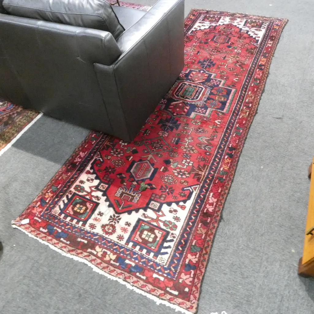 VINTAGE PERSIAN BAKHTIYARI RUNNER, 1000 x 2850mm Image 1++