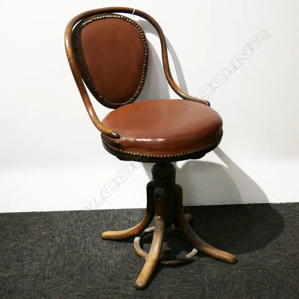ANTIQUE BENTWOOD SWIVEL CHAIR Image 1++