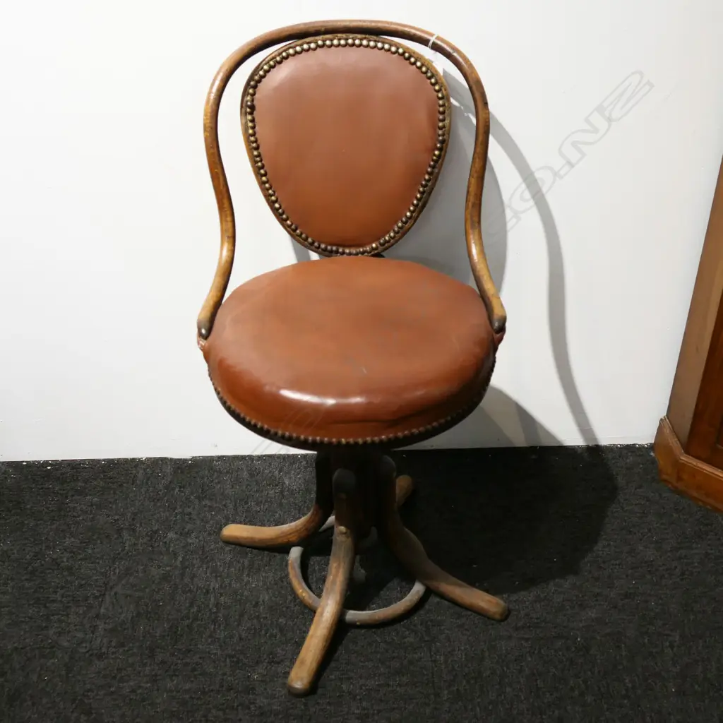 ANTIQUE BENTWOOD SWIVEL CHAIR Image 1++