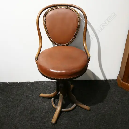 ANTIQUE BENTWOOD SWIVEL CHAIR