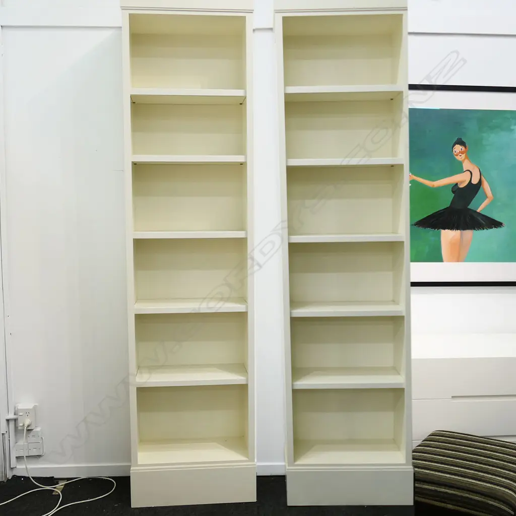 PR LG WHITE BOOKSHELVES 610x330x2400mm Image 1++