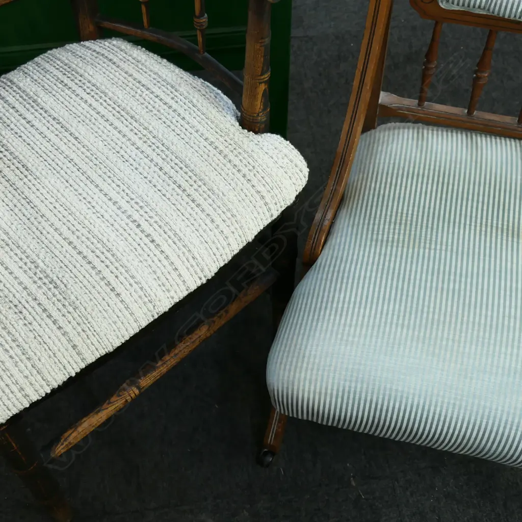 2 ANTIQUE SPINDLE BACK CHAIRS Image 1++