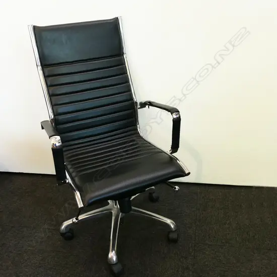 MODERN EAMES STYLE OFFICE CHAIR