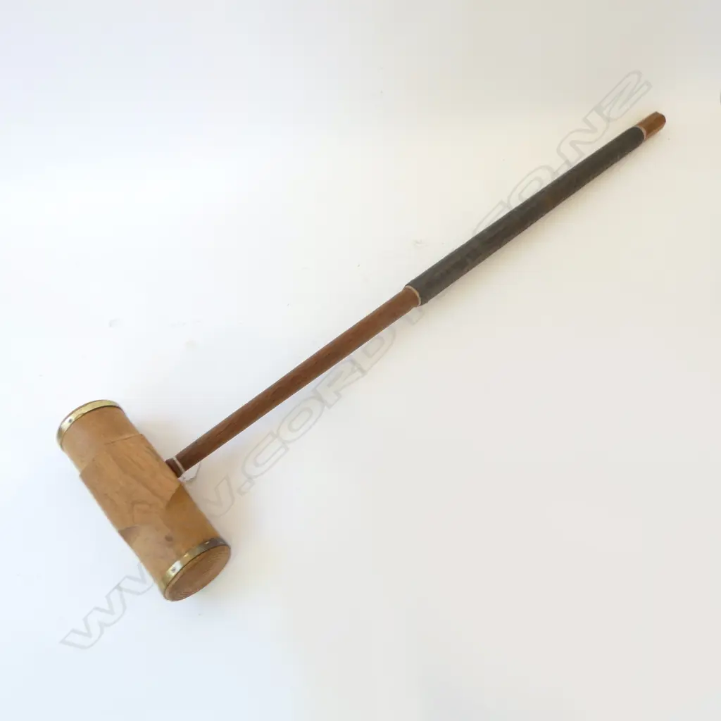 OLD CROQUET MALLET HONEYSUCKLE HEAD & OREGON SHAFT, L.1060mm Image 1++