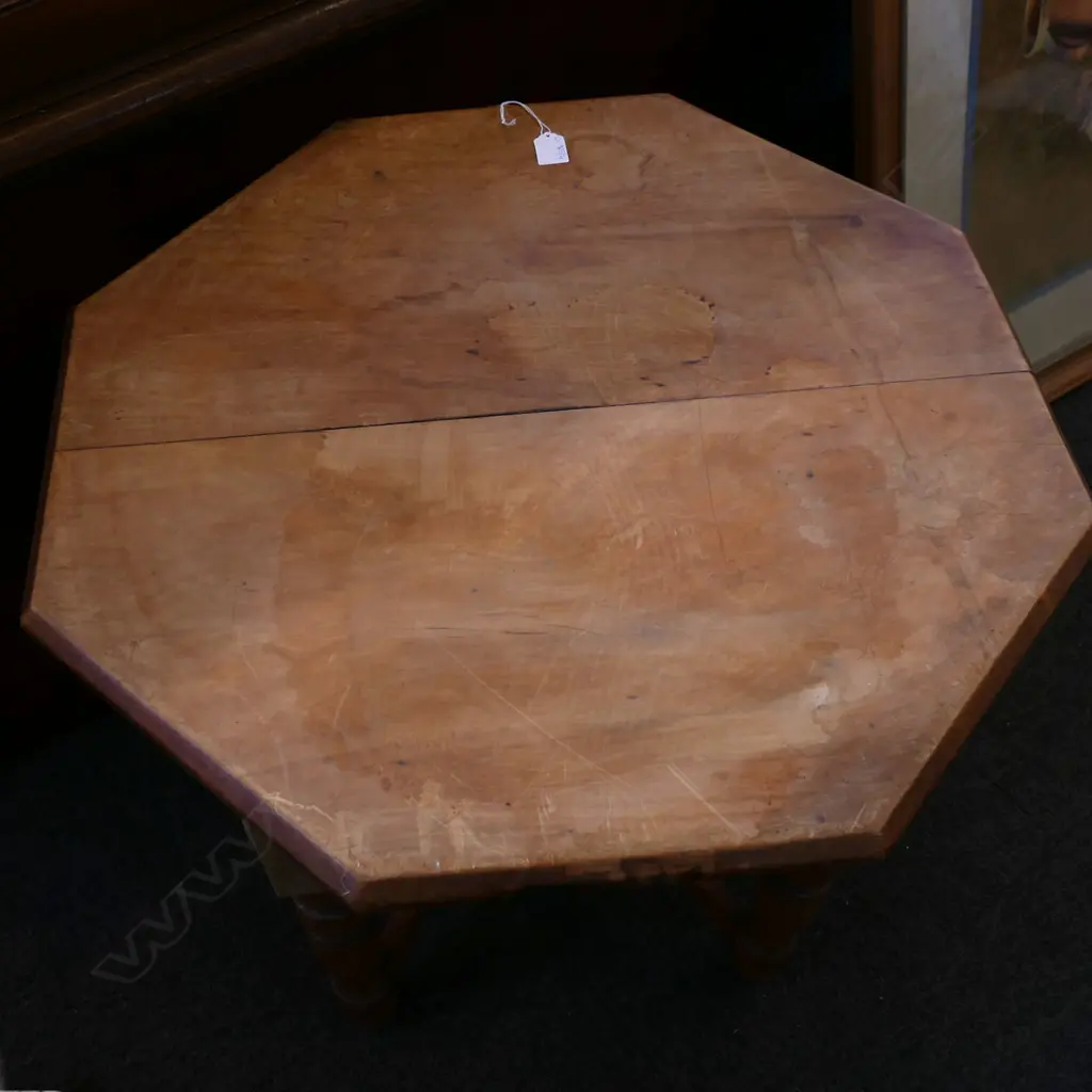 COLONIAL OCCASIONAL TABLE 685mm dia Image 1++