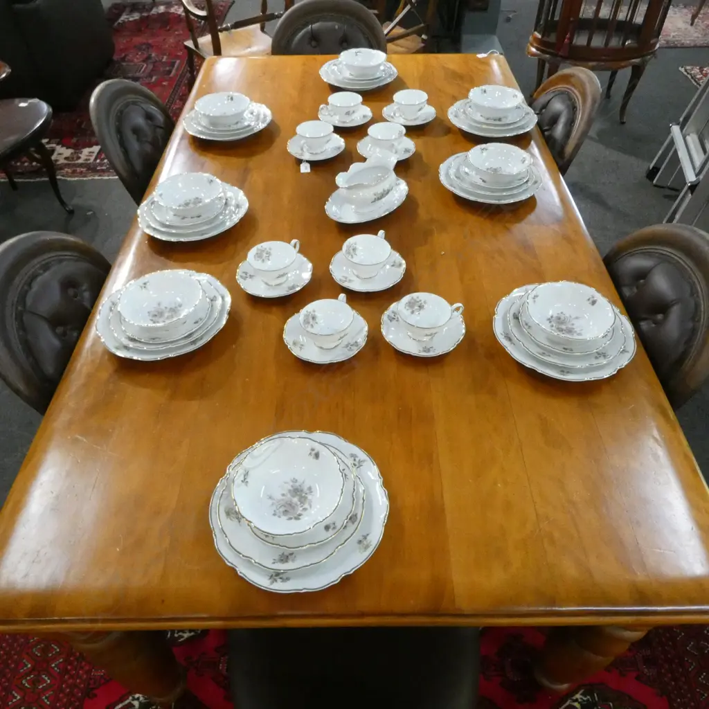 8 PLACE HUTSCHENREUTHER 'SYLVIA' DINNER SERVICE Image 1++