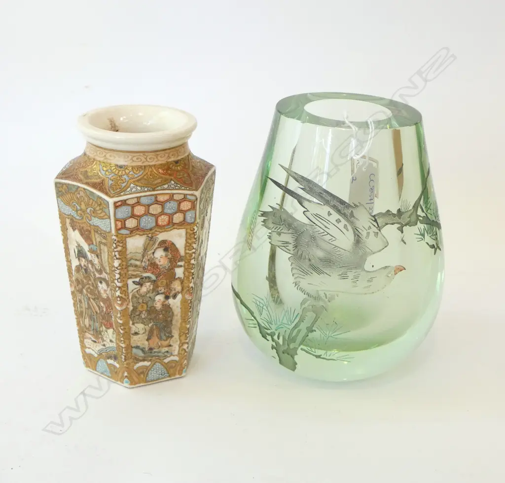 2 ORIENTAL VASES; GLASS & SATSUMA H.165mm Image 1++