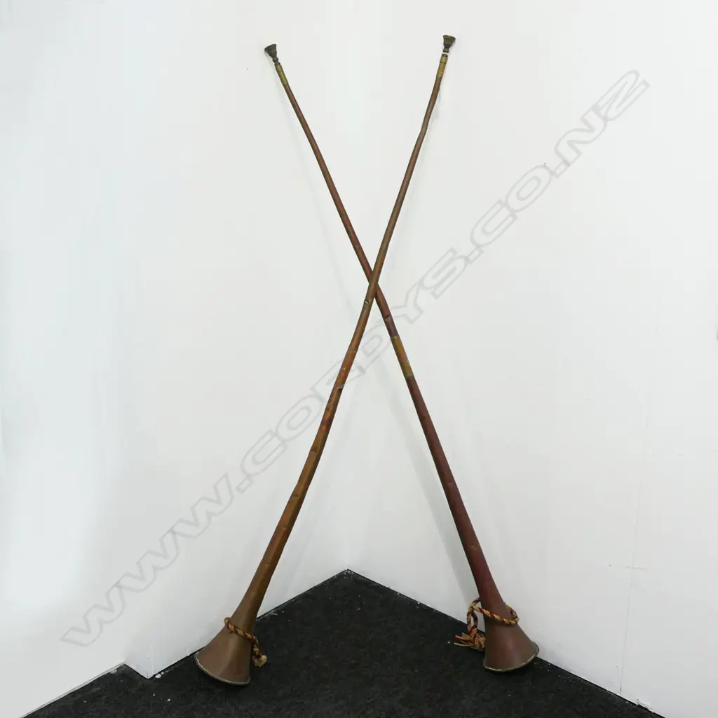 PR VINTAGE HUNTING HORNS L.1285mm Image 1++