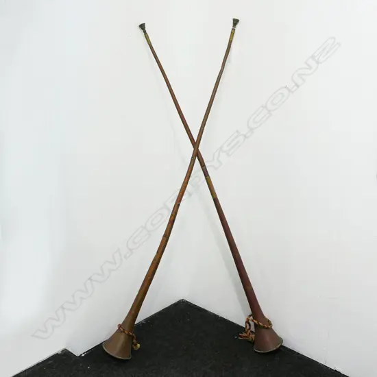 PR VINTAGE HUNTING HORNS L.1285mm