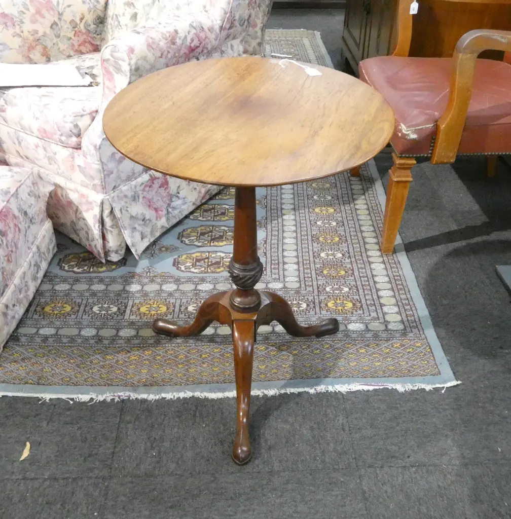 ANTIQUE MAHOGANY WINE TABLE H.650mm, 500mm dia Image 1++