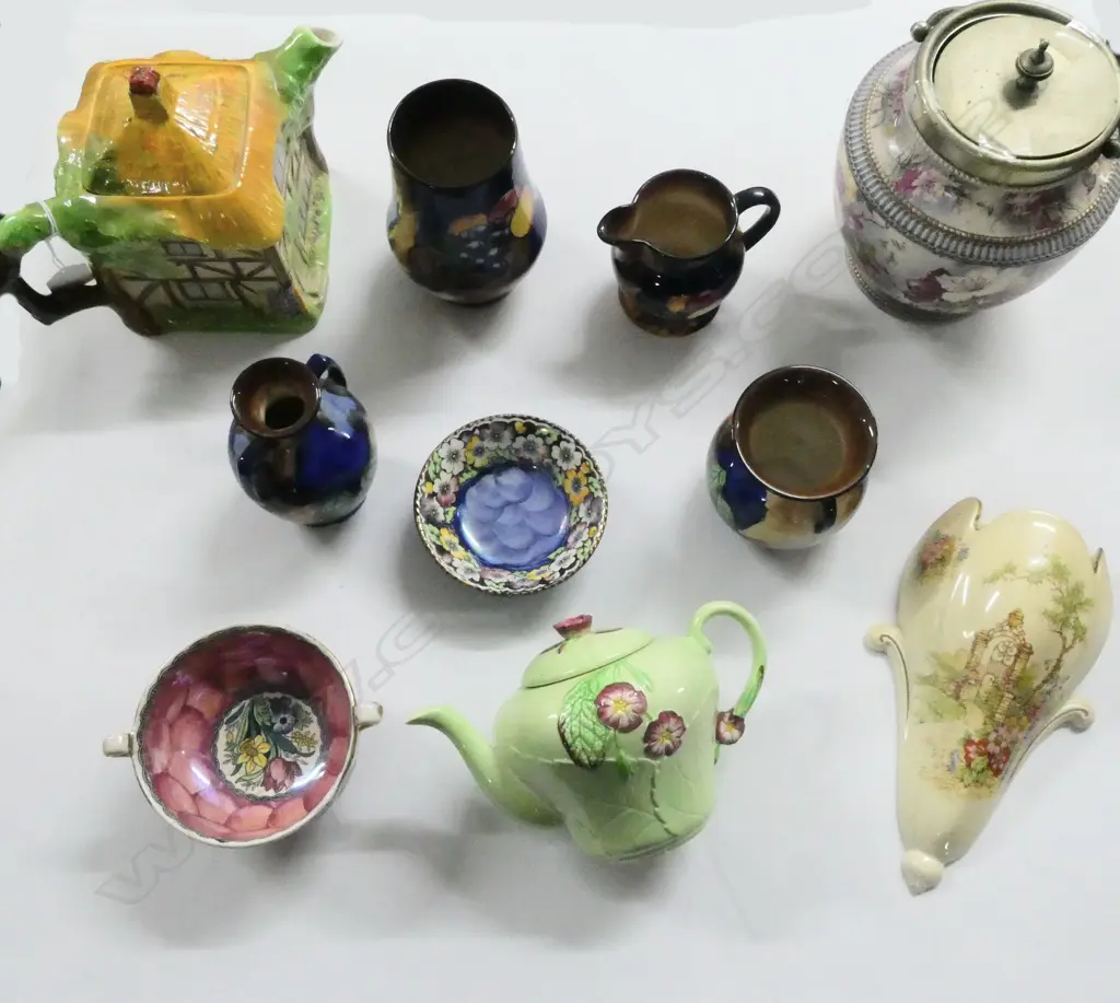 10 PCES DECO / VINTAGE CHINA; ROYAL WINTON COTTAGE TEAPOT, BISCUIT BARREL ETC Image 1++