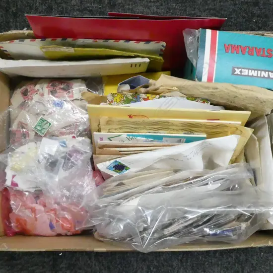 COLLECTION OF ASSORTED LOOSE STAMPS, OLD POSTCARDS, SLIDE VIEWER, etc