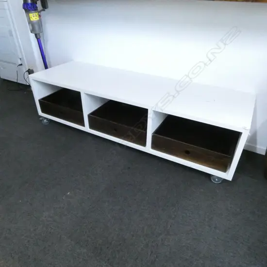 LG MODERN WHITE UNIT ON WHEELS 1800x580x500mm