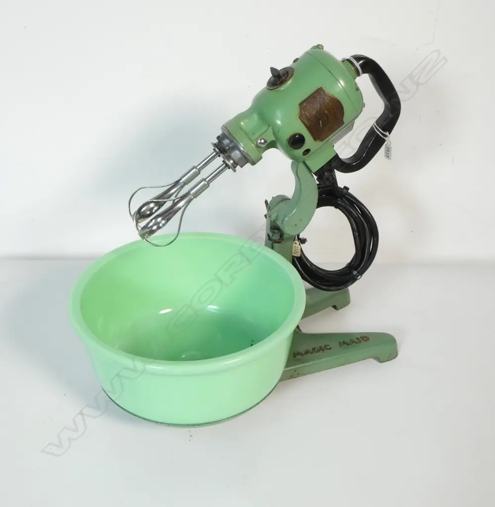 (2386) VINTAGE MAGIC MAID MIXER SET (SMALLER BOWL DAMAGED) Image 1++