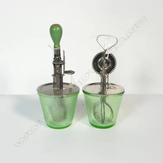 (2500/1499) 2 VINTAGE HAND HELD A&J ROTARY BEATERS ON GREEN GLASS JUG H.270mm