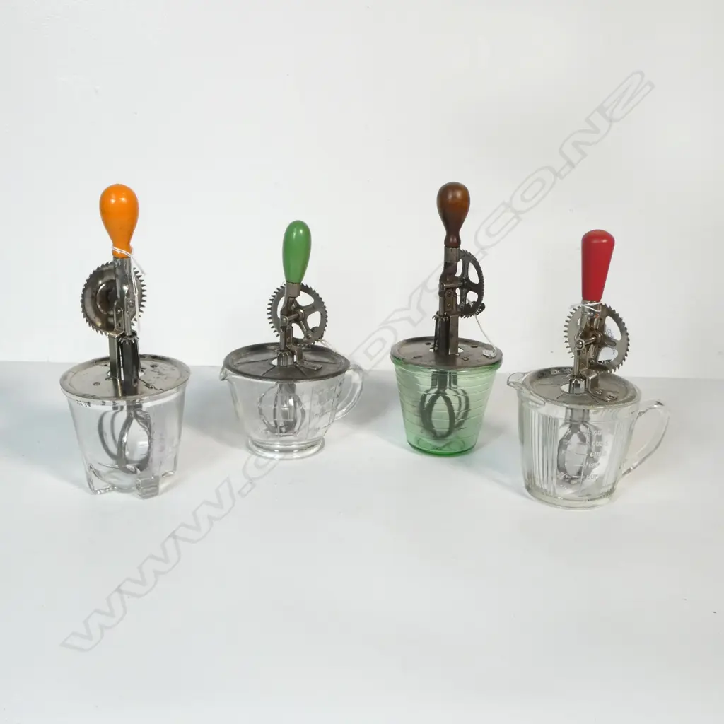 (1698/3524/1527/2097) 4 VINTAGE HAND HELD A&J ROTARY BEATERS ON GLASS JUG H.270mm Image 1++