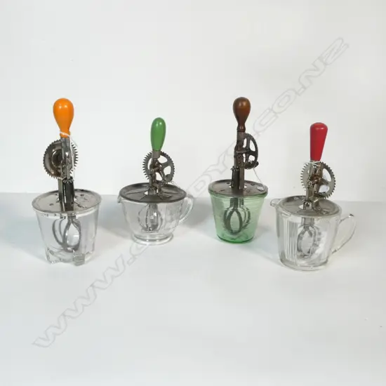 (1698/3524/1527/2097) 4 VINTAGE HAND HELD A&J ROTARY BEATERS ON GLASS JUG H.270mm