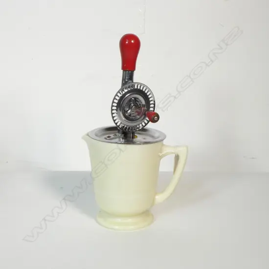 (2970/2347) VINTAGE HAND HELD MERRY WHIRL ON MILK GLASS MEASURE JUG H.310mm