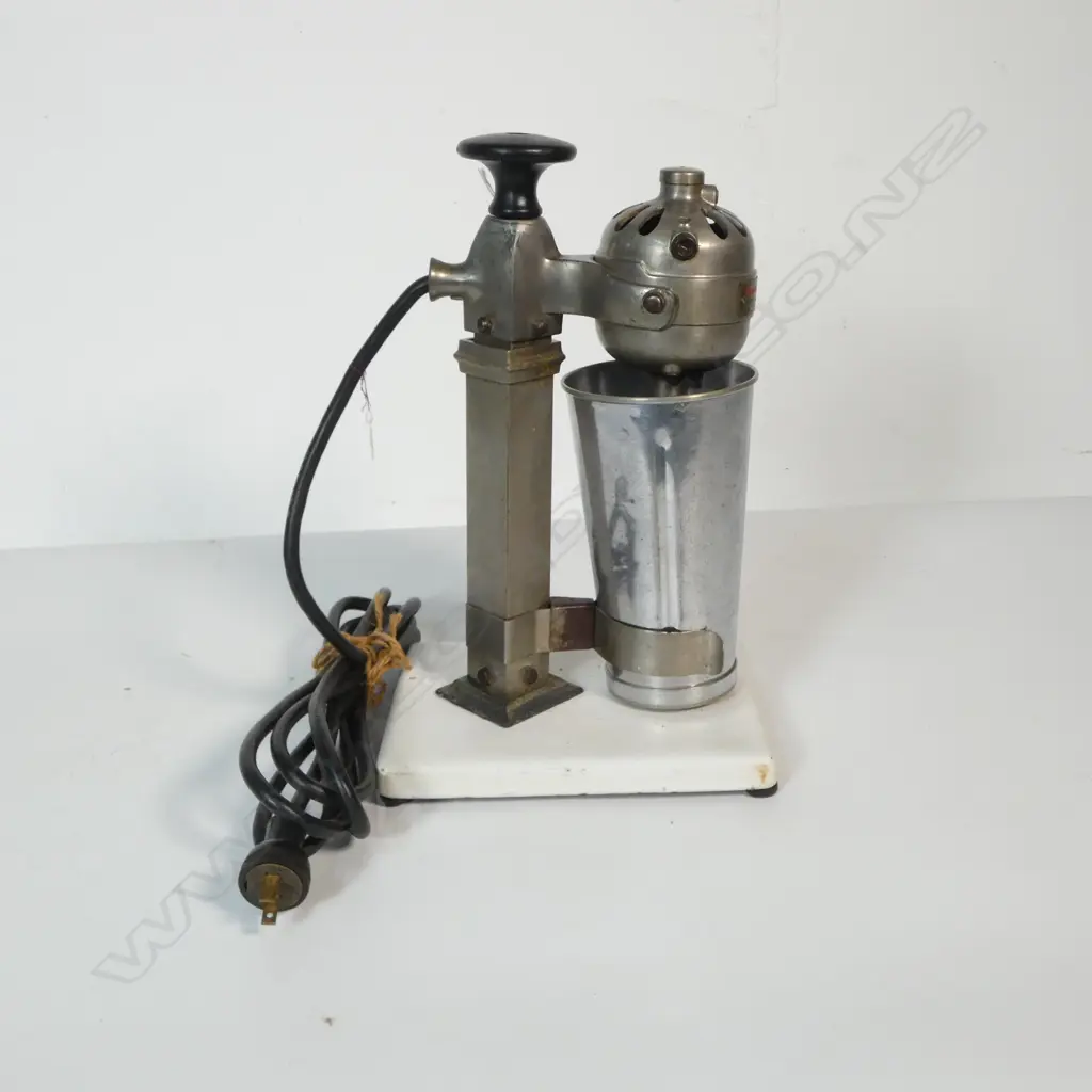 (3425) VINTAGE METAL/CAST IRON EARLY HAMILTON BEACH 'BUILDERS RACINE' MILKSHAKE MACHINE H.320mm Image 1++