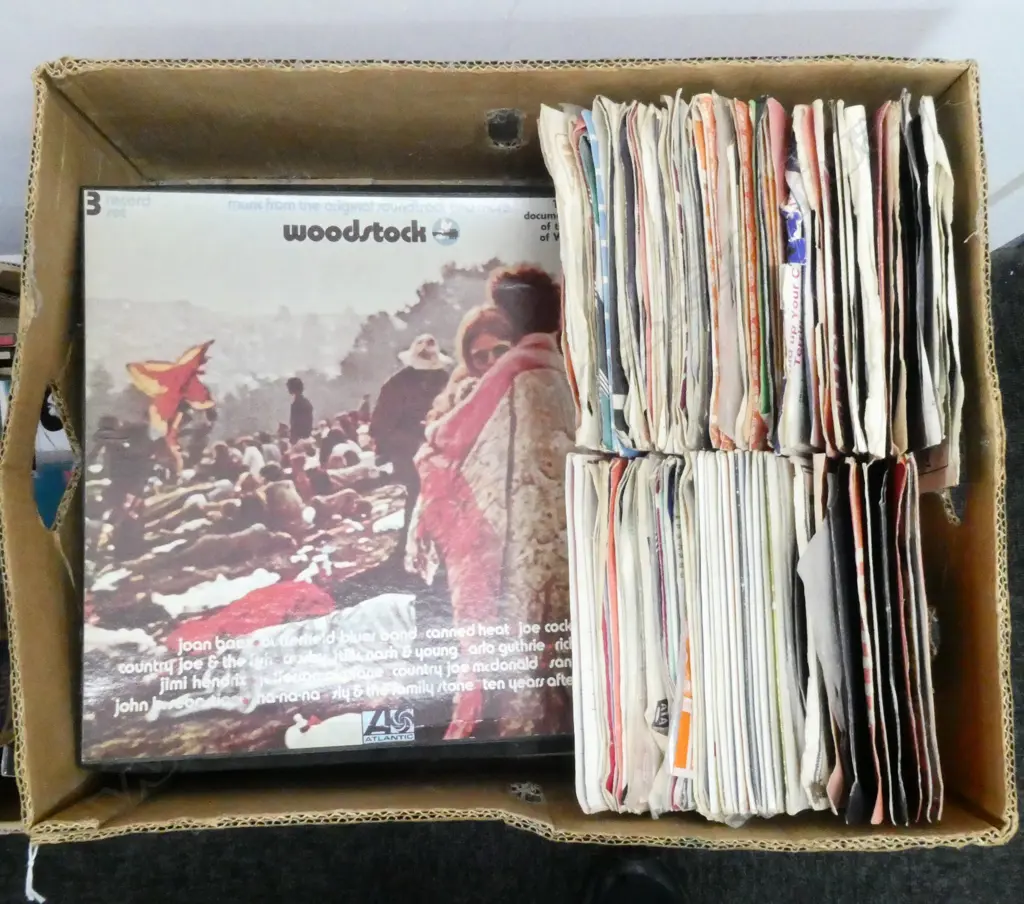 VINTAGE RECORDS, 78s & 33s INCL. WOODSTOCK SET & POSTERS Image 1++