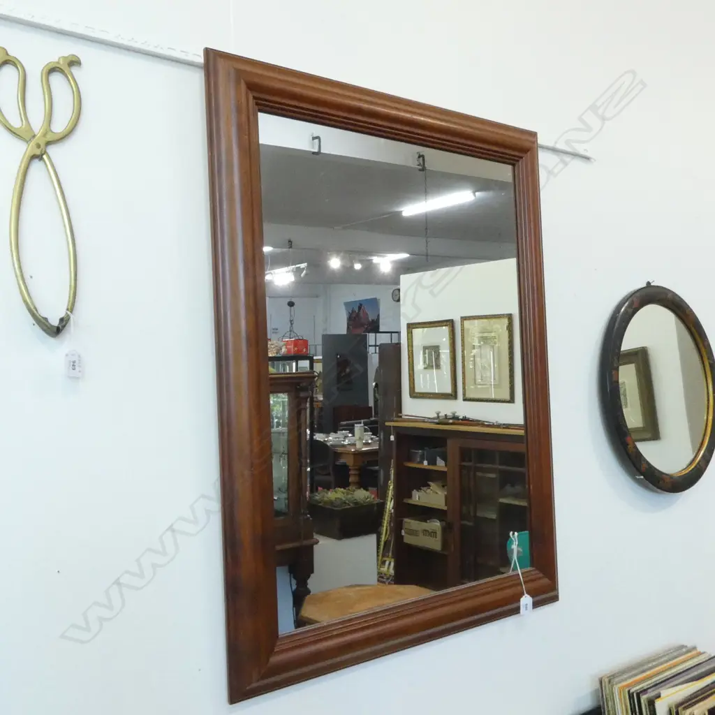 LG MIRROR 940x740mm Image 1++