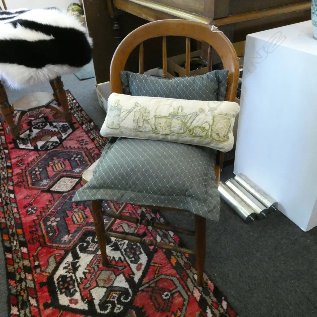 SPINDLE BACK CHAIR, CANED SEAT + 3 CUSHIONS Image 1++