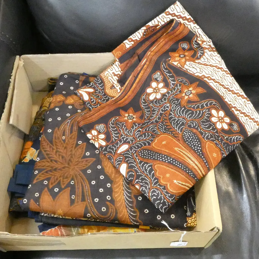 5 BATIK FABRICS (1 with cut edge) Image 1++