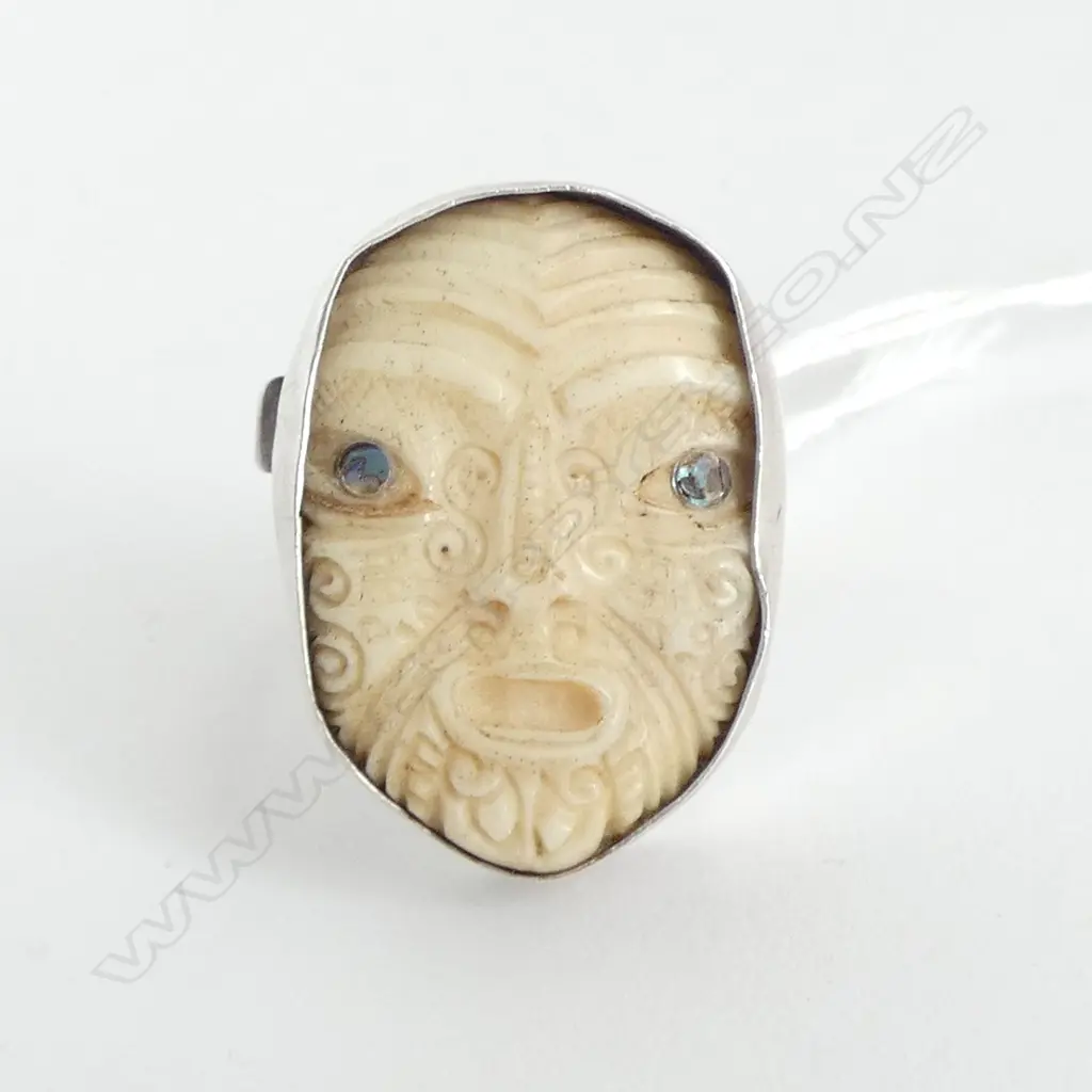 VINTAGE HANDCRAFTED SILVER SET CARVED BONE MAORI FACE w detailed tamoko & paua eyes SIZE W Image 1++