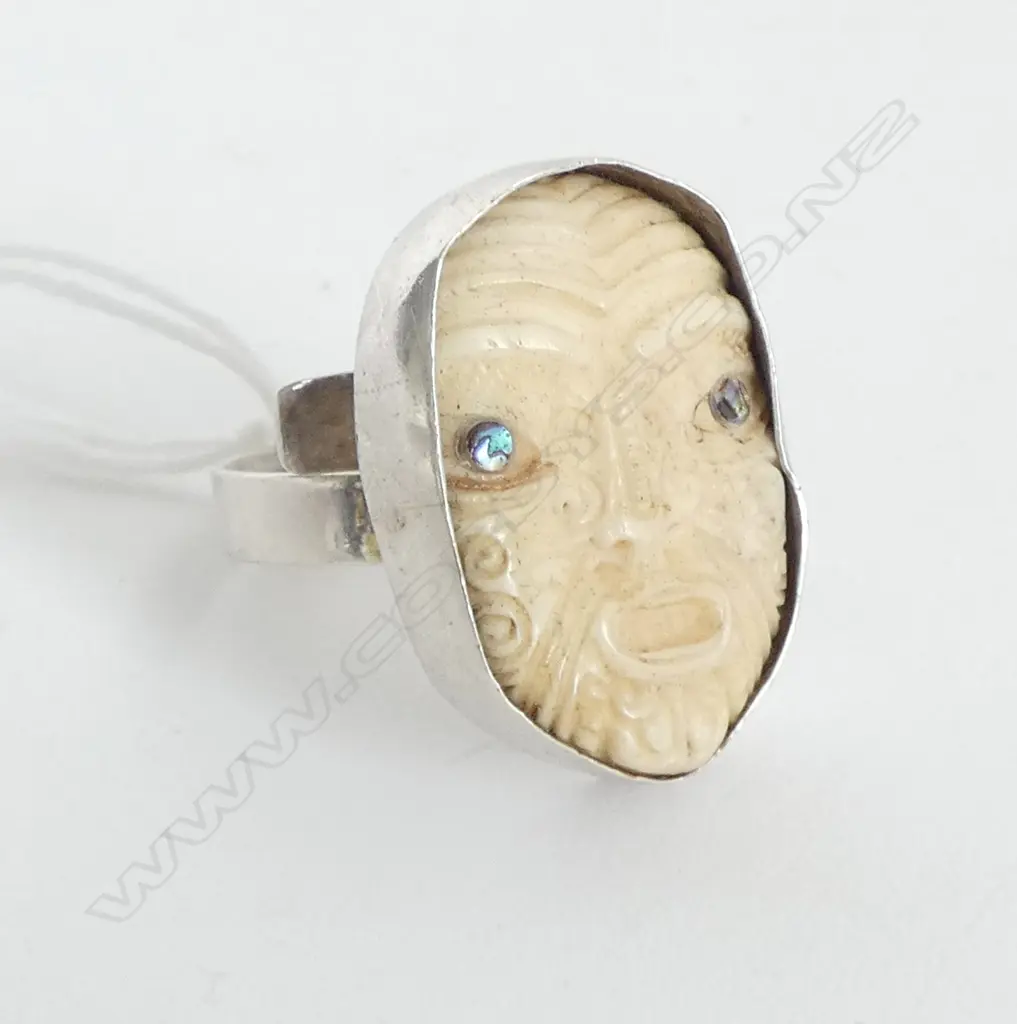 VINTAGE HANDCRAFTED SILVER SET CARVED BONE MAORI FACE w detailed tamoko & paua eyes SIZE W Image 1++