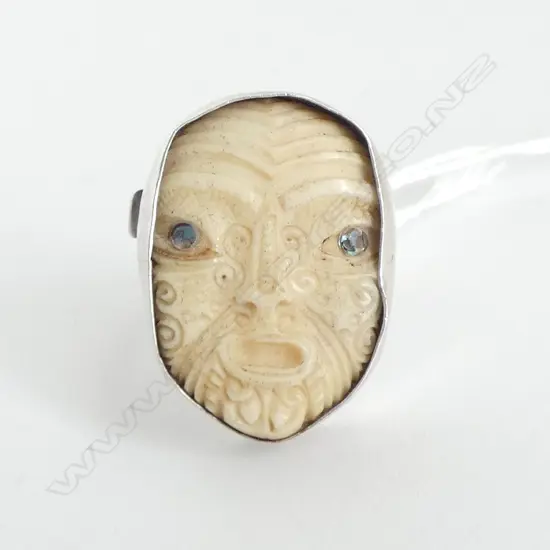 VINTAGE HANDCRAFTED SILVER SET CARVED BONE MAORI FACE w detailed tamoko & paua eyes SIZE W