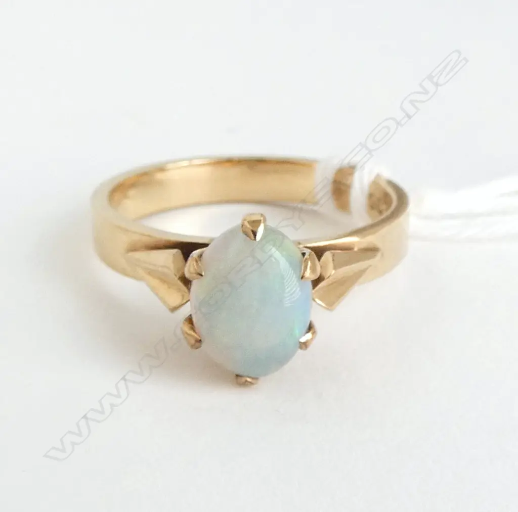 9ct SOLID MILK OPAL RING 2.9gm SIZE M Image 1++