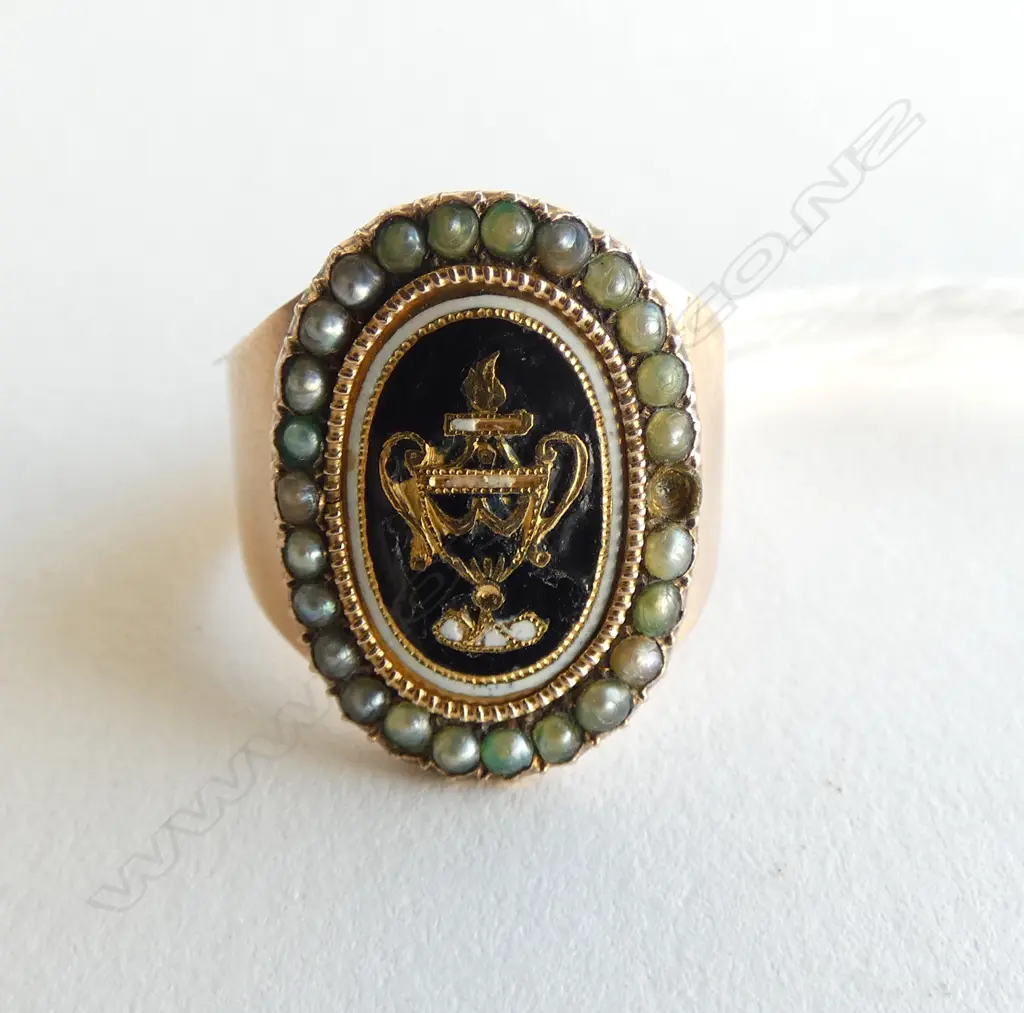 9CT GOLD GEORGIAN MOURNING RING (faulted) 4gm SIZE N Image 1++