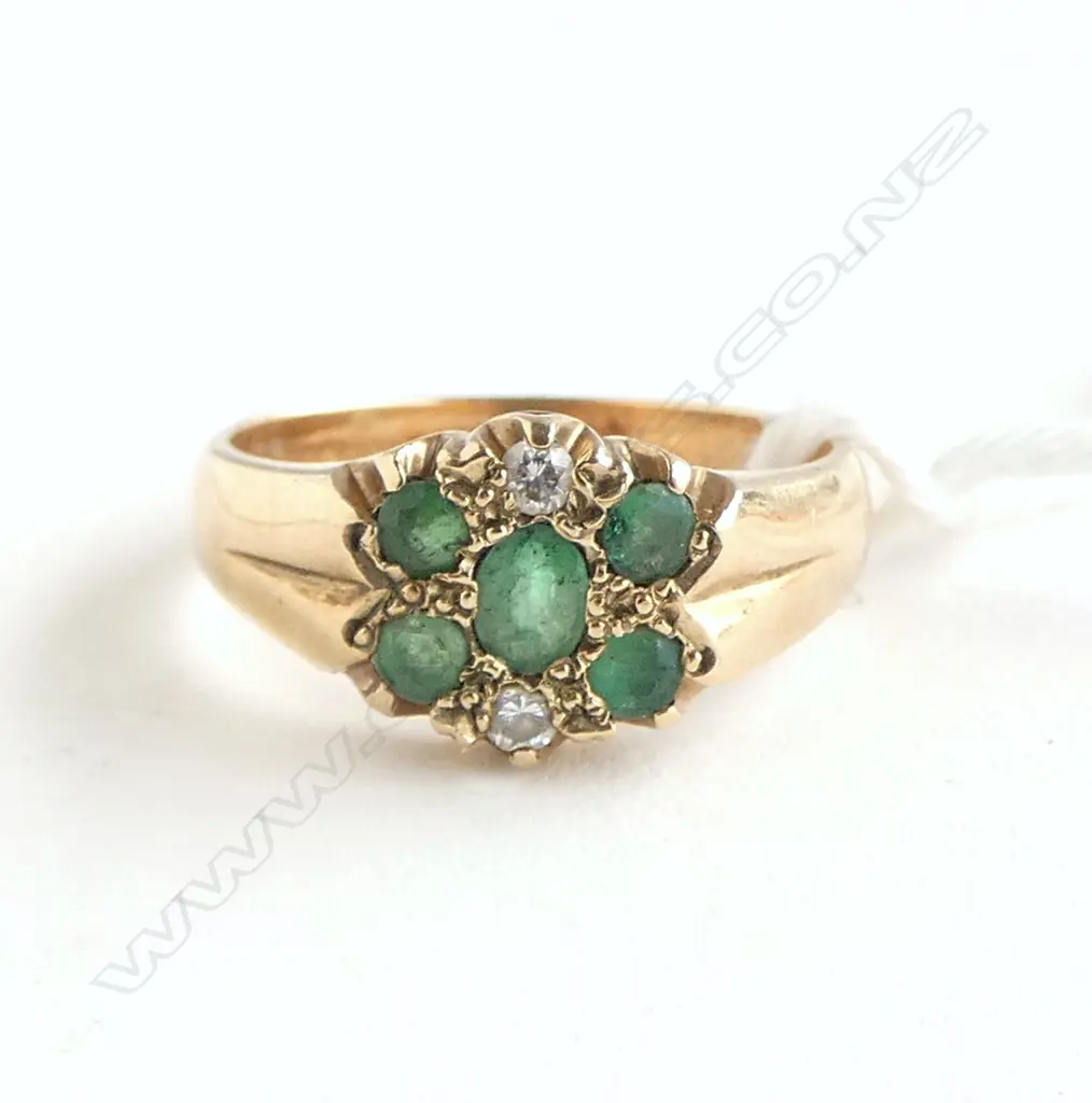 9ct Y/GOLD & EMERALD & DIAMOND DRESS RING 3.67gms SIZE M Image 1++